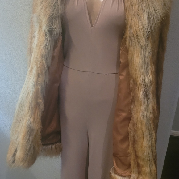 Faux Fur coat - Picture 6 of 17